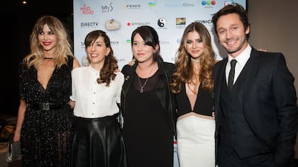 Goggi, junto al elenco de El hilo rojo