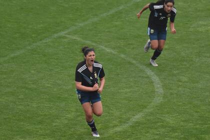 ¡Gol! El tiro al arco es uno de los mejores aportes que Singarella le hace al sub 17 de fútbol.
