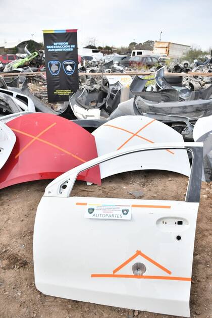Golpe al negocio de las autopartes ilegales