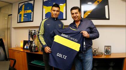 Goltz ya tiene su camiseta azul y oro