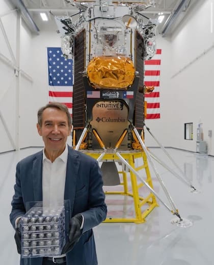 Gómez Baeza mencionó a Jeff Koons como un artista que sabe presentarse en la escena global