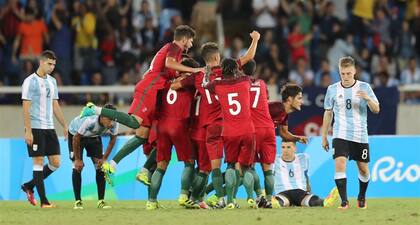 Gómez, Cuesta y Ascacibar, el dolor de los argentinos ante el festejo portugués