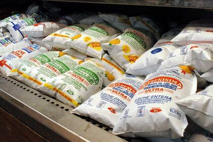 Se busca que progresivamente solo queden las leches fluidas en Precios Máximos