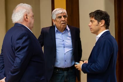 González García, Moyano y Kicillof en el sanatorio Antártida, de los camioneros
