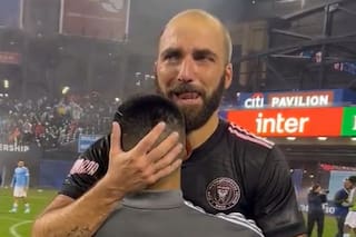 La emocionante despedida de Higuaín tras jugar su último partido como profesional