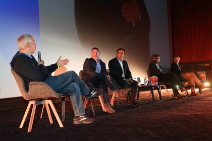 Gonzalo Abascal (Clarín), Ricardo Ravanelli (Artear), José Del Rio (LA NACION), Hernán de Goñi (El Cronista) y Roberto Mayo (Telefe)