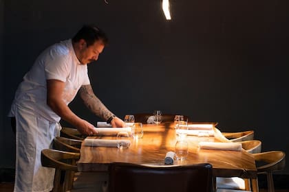 Gonzalo Aramburu en el restaurante (Foto Instagram @arambururesto)