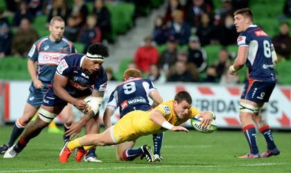 Gonzalo Bertranou se lanza al try con el que Jaguares pasó al frente en el tablero (25-22)