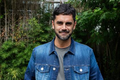 Gonzalo Heredia será parte del elenco de La mentira, una comedia en la que se encuentran dos parejas con años de amistad