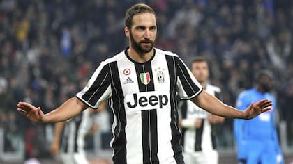 Gonzalo Higuaín con la camiseta de Juventus; hasta el momento, se mantiene como el argentino más caro de la historia