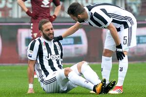 Un partido clave para Sampaoli: Higuaín se lesionó y Dybala volvió a jugar