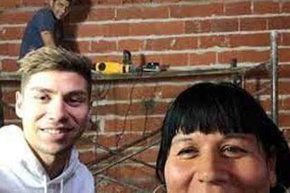 Gonzalo Montiel junto a su madre, Marisa