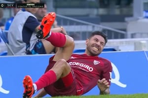 Gonzalo Montiel se fue lesionado en el partido de hoy de Sevilla ante Real Sociedad; será baja para la selección argentina