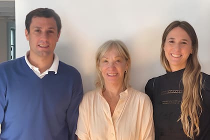 Gonzalo y Joaquina Sánchez Zinny junto a su madre, Susana Valle Fonrouge