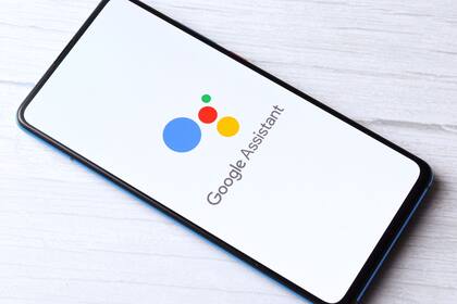 Google Assistant se activa a través de los comandos de voz "Hey Google" u "Okay Google"
