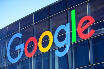 Google debe su nombre a la denominación de los números de cien ceros, "googol"; el término fue inventado por un sobrino de 9 años del matemático estadounidense Edward Kasner