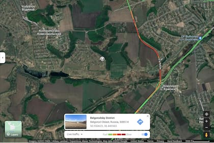 Google Maps mostraba, en las horas anteriores al inicio de la invasión rusa en 2022, un insólito embotellamiento cerca de la frontera con Ucrania