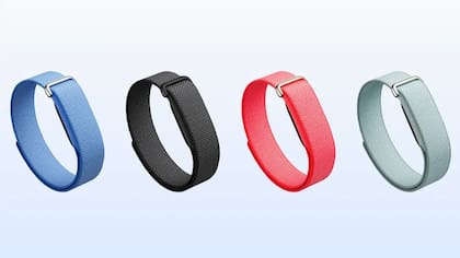 Google presentó la pulsera deportiva Fitbit Air, que no tiene pantalla integrada para evitar distracciones; mide la actividad física, las pulsaciones, la oxigenación en sangre y la calidad del sueño, entre otras cosas