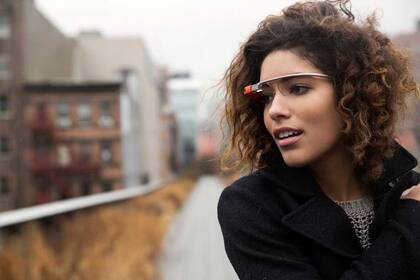 Google presentó un video que muestra el funcionamiento de los anteojos Glass