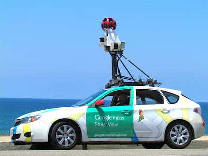 Estaba desnudo en su jardín, pasó el auto de Google y lo inmortalizó en Street View; deberán indemnizarlo