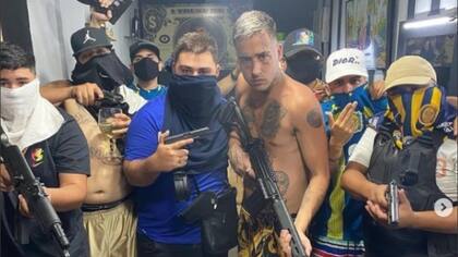 "Gordo Samu" posó en 2021 con el trapero Zamaray, con armas