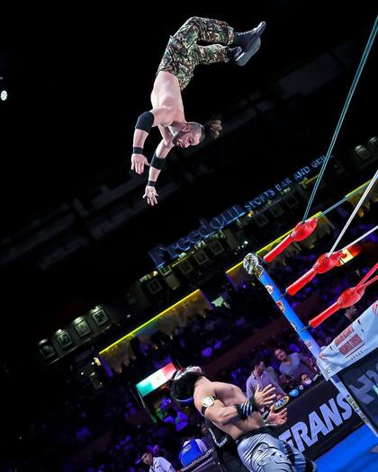 Gordon fue criticado por usar su vestimenta militar, pero luego se ganó el cariño del público mexicano