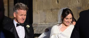 Se casó Holly, la hija de Gordon Ramsay: de la boda estilo “Bridgerton” al look de Victoria Beckham y el drama familiar