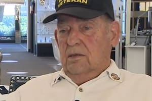 Gordon Smith trabaja hace seis décadas en la misma tienda en el sur del estado de Florida