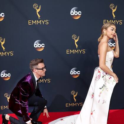 Goreski junto a su clienta Sarah Highland en la alfombra roja de los premios Emmy