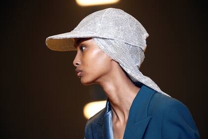Gorra de nuca cubierta, por Virgil Abloh