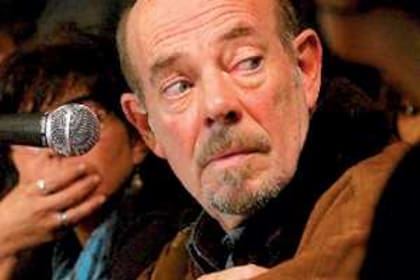 Enrique Haroldo Gorriarán Merlo, líder del Ejército Revolucionario del Pueblo, quien dirigió el asesinato de Anastasio Somoza Debayle en Asunción. Murió el 22 de septiembre de 2006, a los 64 años, en libertad, tras haber sido indultado por el presidente Eduardo Duhalde, cinco días antes de dejar el gobierno.