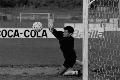 Las manos de Goycochea en un entrnamiento. Serían decisivas en el Mundial