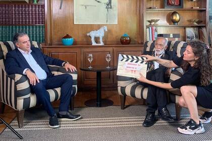 Grabando una entrevista para un medio uruguayo