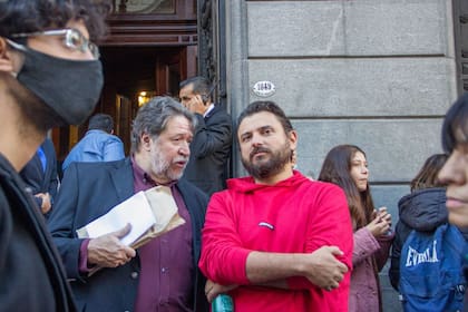 Grabois y el director del Banco Nación, Claudio Lozano, durante una movilización del Comité de Acreedores de la Deuda Interna a las puertas del Congreso