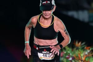La historia de la mujer de 80 años que se convirtió en la más longeva en terminar el IronMan