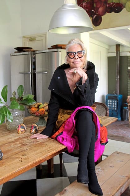 Grace en la comodidad de su casa, bromea con respecto a su edad: "A veces tengo 15 años, otras 30 y algunas 150"