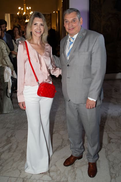 Grace Grisolía y el embajador de Uruguay en Argentina.