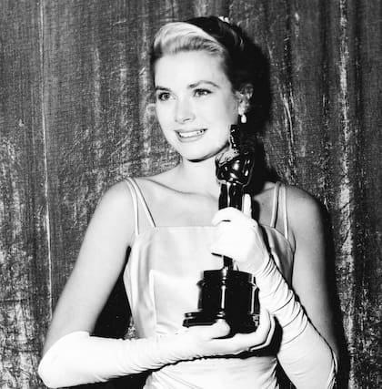 Grace Kelly ganó el Premio Oscar a la Mejor Actriz en 1955 por su papel en la película La angustia de vivir (Foto: Instagram @alwaysgracekelly)