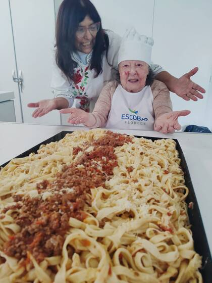Graciana (93) siempre soñó con ser chef y gracias a la ayuda que recibió, empezó a tomar clases de cocina