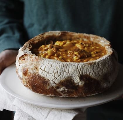 Gracias a Carta Corta, el locro del 25 puede disfrutarse en casa.