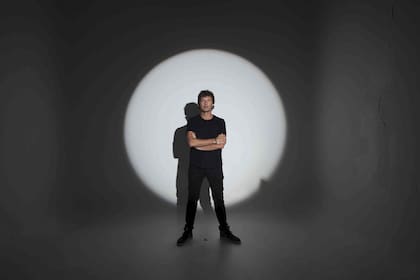 Gracias a la invitación de Paul Oakenfold para que fuera su telonero en una gira, Cattáneo hizo sus primeras apariciones en los lugares más importantes del mundo.