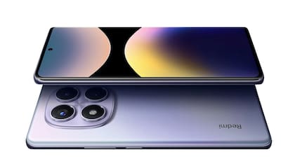 Gracias a los bordes redondeados el Redmi Note 14 Pro se siente más delgado en la mano de lo que efectivamente es