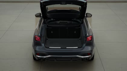 Gracias a su tamaño, destaca el tamaño de su baúl y el espacio en las plazas traseras