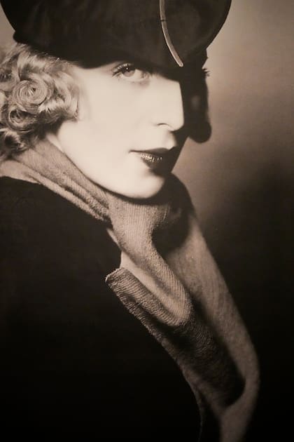 “Gracias a sus contactos en el mundo de la alta costura parisina, De Lempicka siempre lucía fabulosa”, recuerda la historiadora Fiona MacCarthy