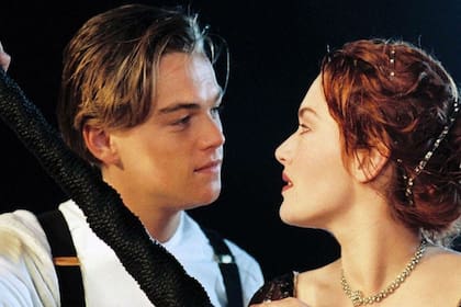 Gracias a Titanic, Leonardo DiCaprio se convirtió en el galán del momento y durante más de un año debió salir a la calle con bufanda, sombreros y anteojos de sol para evitar ser reconocido.