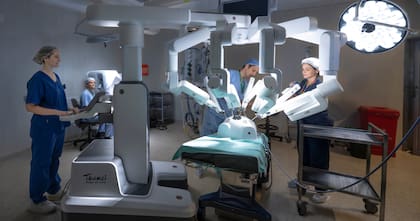 Gracias a Toumai, las cirugías son más precisas, causan menos sangrado y dolor, y ayudan a que las personas se recuperen más rápido y puedan salir del hospital antes.