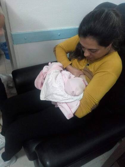 Gracias a un tratamiento previo, Soledad pudo amamantar a su hija apenas nació