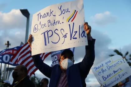 Gracias al fallo judicial, vuelve a estar vigente la resolución de Joe Biden, que extendía el TPS para venezolanos hasta octubre de 2026