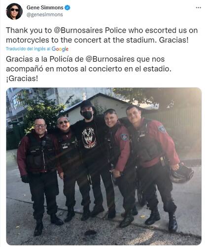 "¡Gracias!", la foto de Gene Simmons de Kiss con la policía en Argentina (Foto: Twitter @genesimmons)