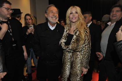 Graciela Alfano disfrutó del film y aprovechó la oportunidad para posar junto a Guillermo Francella, la gran figura de la velada. La actriz optó por la combinación de animal print y negro y charló muy animada con el resto de los invitados